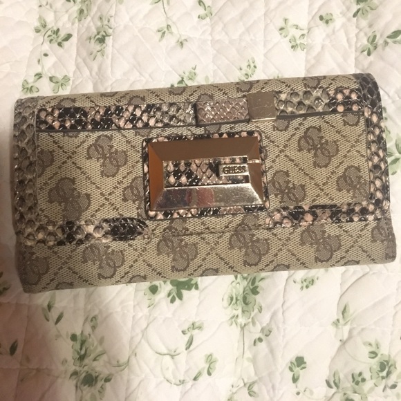 Barley used guess wallet - Picture 1 of 4
